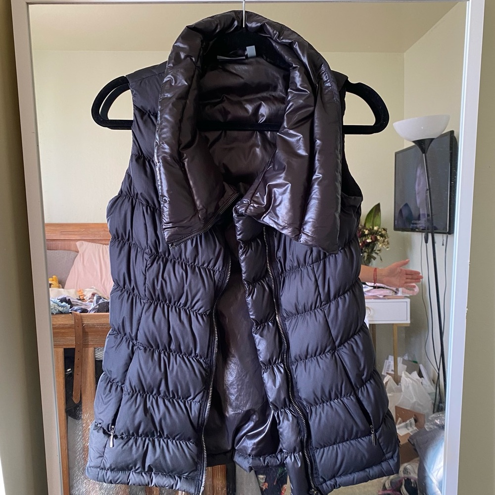 Athleta Asymmetrical zip puffer vest